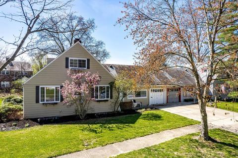 98 Burley Cir, Greenhills, OH 45218 photo 2