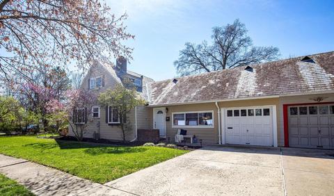 98 Burley Cir, Greenhills, OH 45218 photo 4