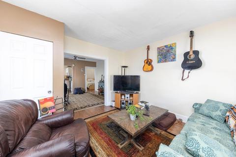 1819 Maple Ave, Cincinnati, OH 45212 photo 2