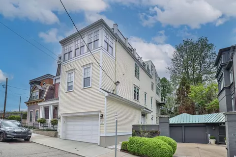 1117 Carney St, Cincinnati, OH 45202