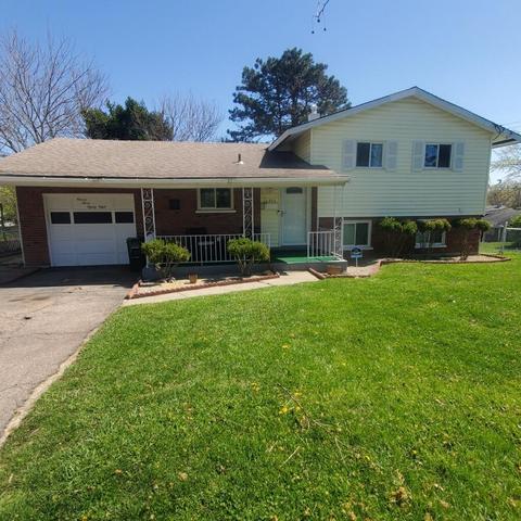 11388 Farmington Rd, Forest Park, OH 45240