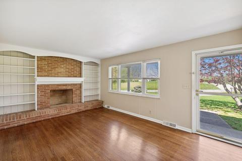 809 Locust Corner Rd, Cincinnati, OH 45245 photo 3