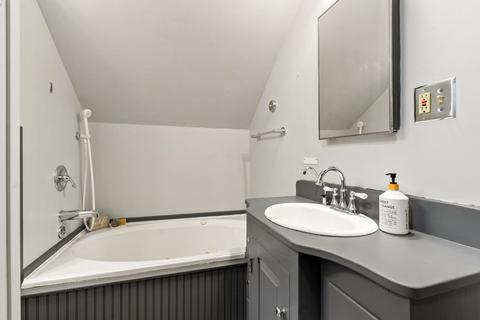660 Riddle Rd, Cincinnati, OH 45220 photo 32
