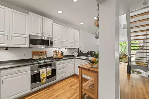 976 Hatch St, Cincinnati, OH 45202 photo 5