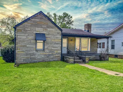 518 Eighth St, Manchester, OH 45144