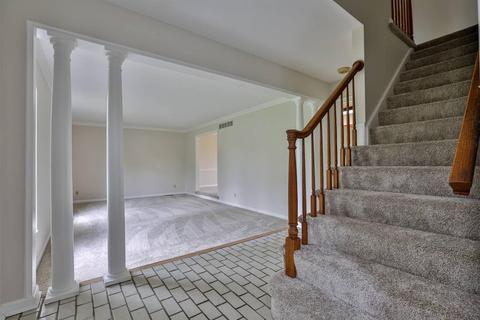 9010 Winthrop Dr, Montgomery, OH 45249 photo 5