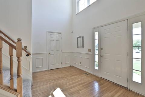 3882 Brigadoon Dr, Cincinnati, OH 45255 photo 4