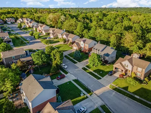 310 Parktrace Ct, Cincinnati, OH 45238 photo 3