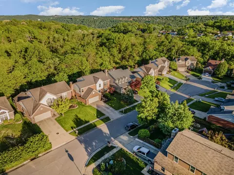 310 Parktrace Ct, Cincinnati, OH 45238 photo 2