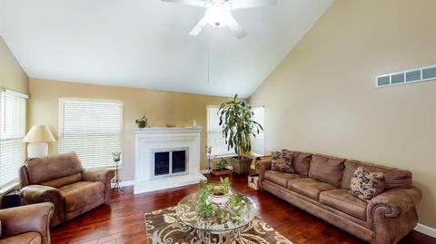 10501 Springrun Dr, Cincinnati, OH 45231 photo 2