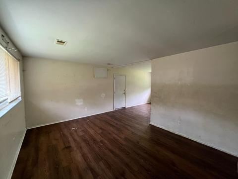5658 Red Cedar Dr, Cincinnati, OH 45224 photo 2