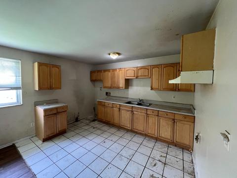 5658 Red Cedar Dr, Cincinnati, OH 45224 photo 4