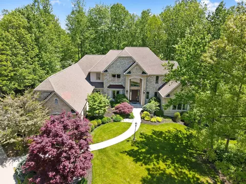 815 Winding River Blvd, Hamilton Township, OH 45039