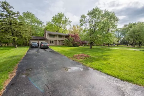 9029 Foxhunter Ln, Cincinnati, OH 45242