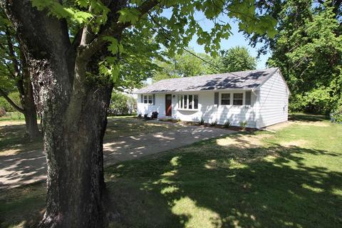 3470 Virginia Dr, Amelia, OH 45102