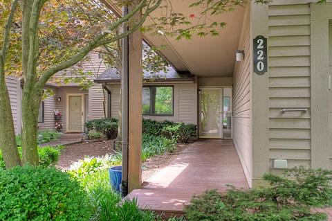 220 Miami Lakes Dr, Milford, OH 45150