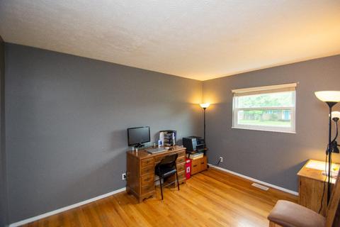 713 Miles Ln, Cincinnati, OH 45245 photo 12
