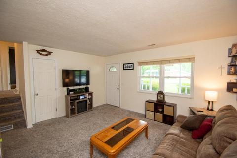713 Miles Ln, Cincinnati, OH 45245 photo 5