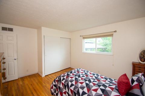 713 Miles Ln, Cincinnati, OH 45245 photo 10
