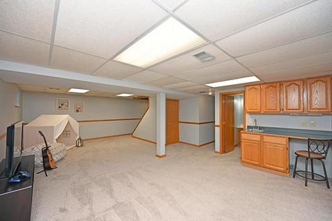 85 Junedale Dr, Greenhills, OH 45218 photo 32
