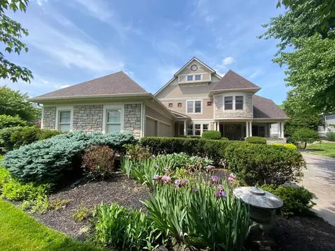 7298 Clubhouse Ct, West Chester, OH 45069