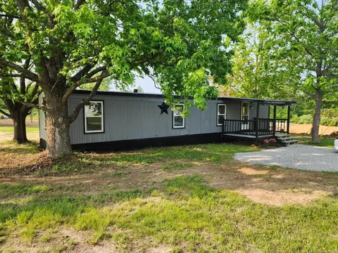 10591 N Shore Dr, Hillsboro, OH 45133
