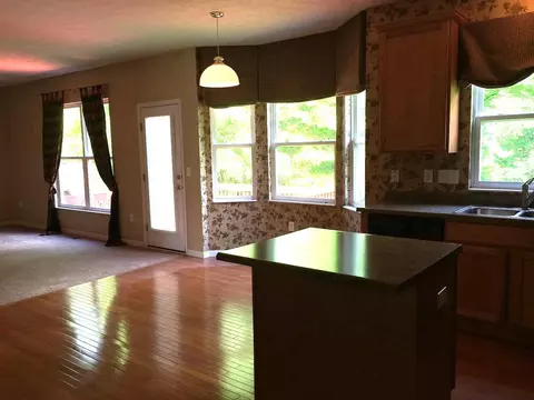882 Anson Dr, Cincinnati, OH 45245 photo 3