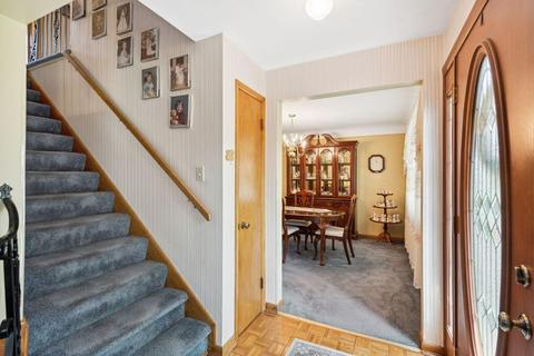 8687 Pringle Dr, Cincinnati, OH 45231 photo 5