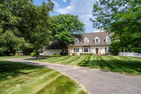 816 Kingfisher Ln, Glendale, OH 45246