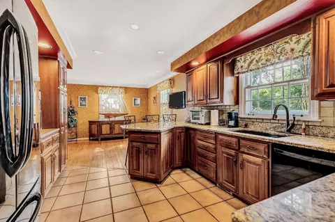 1133 Hearthstone Dr, Cincinnati, OH 45231 photo 8