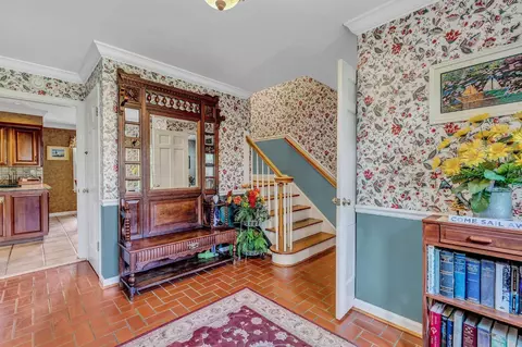 1133 Hearthstone Dr, Cincinnati, OH 45231 photo 3