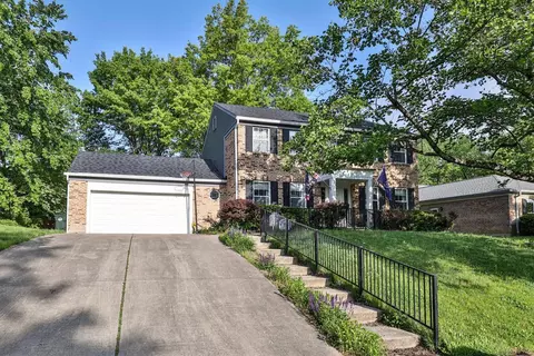 9369 Flemington Dr, Wyoming, OH 45231 photo 2