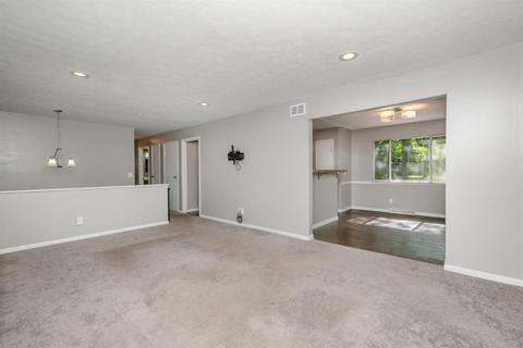 3984 Benjamin St, Cincinnati, OH 45245 photo 5