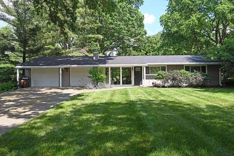 300 Hilltop Ln, Wyoming, OH 45215