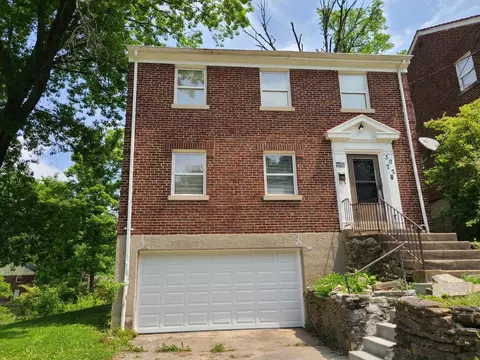 3072 Bracken Woods Ln, Cincinnati, OH 45211