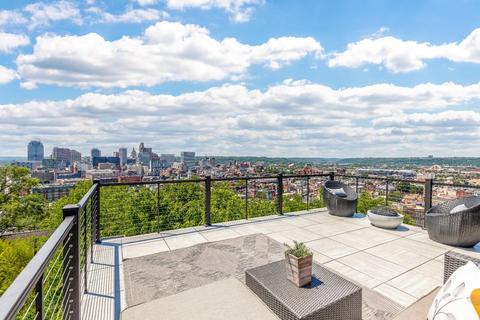 1801 Walker St, Cincinnati, OH 45202 photo 2