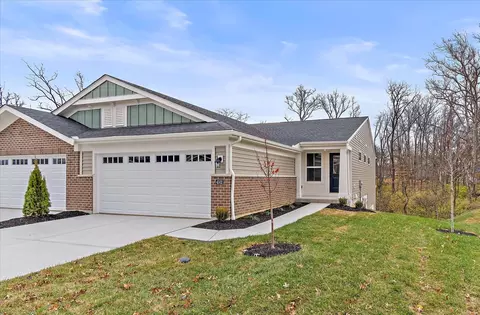4502 Eastgate Oaks Dr, Batavia, OH 45103