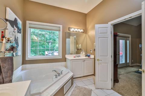 697 Kennecot Dr, Cincinnati, OH 45244 photo 25