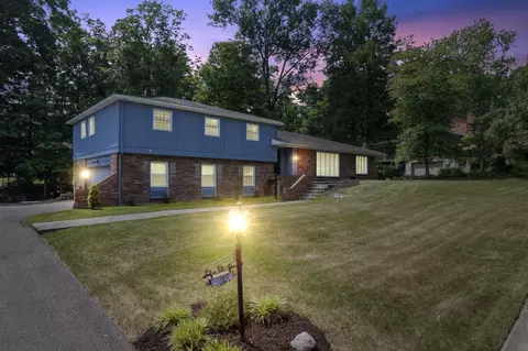 1254 Sweetwater Dr, Wyoming, OH 45215