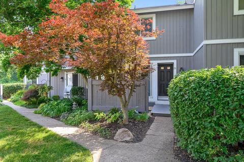 75 Twin Lakes Dr, Fairfield, OH 45014