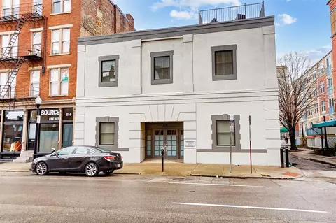 808 Elm St #2C, Cincinnati, OH 45202