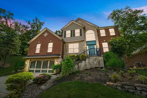 1051 Tuscany Pl, Cincinnati, OH 45226