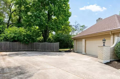 808 Grants View Ct, Washington Township, OH 45459 photo 3