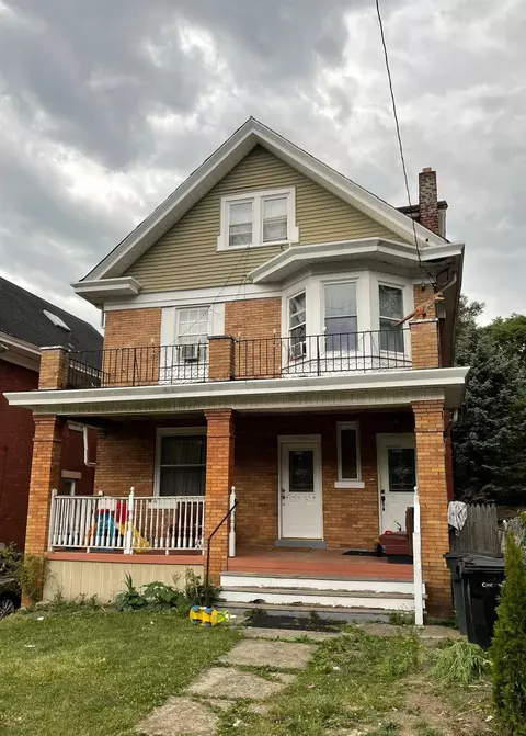 819 Woodlawn, Cincinnati, OH 45205