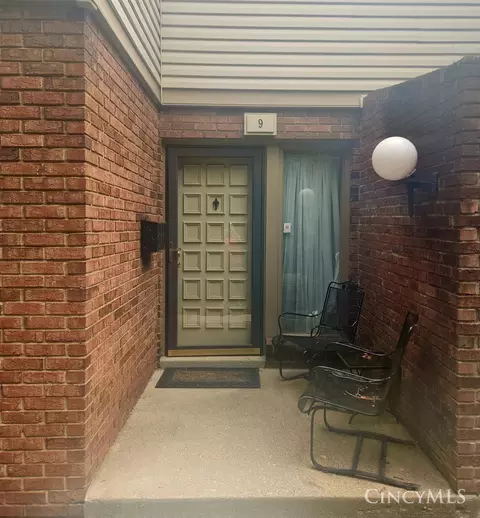 9 Woodview Ct, Springdale, OH 45246