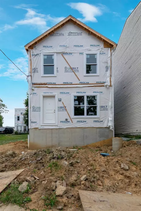 2537 Hemlock St, Cincinnati, OH 45206