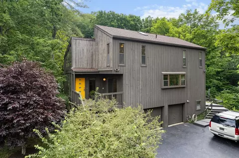 8294 Bridle Rd, Cincinnati, OH 45244