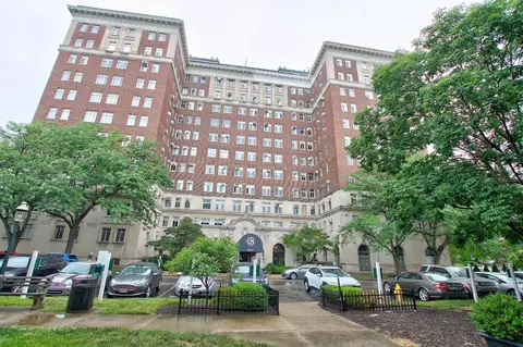 3900 Rose Hill Ave #301B, Cincinnati, OH 45229
