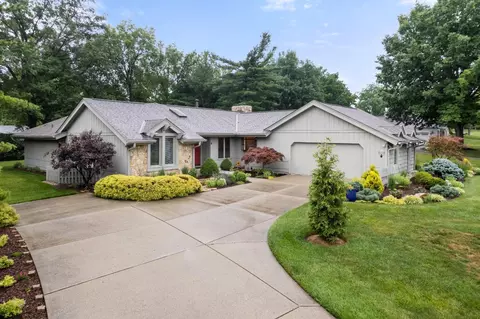 4 Little Creek Ln, Glendale, OH 45246