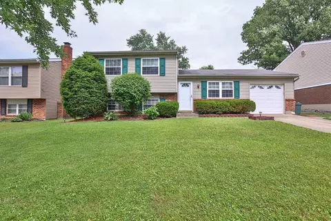 825 Suncreek Ct, Cincinnati, OH 45238